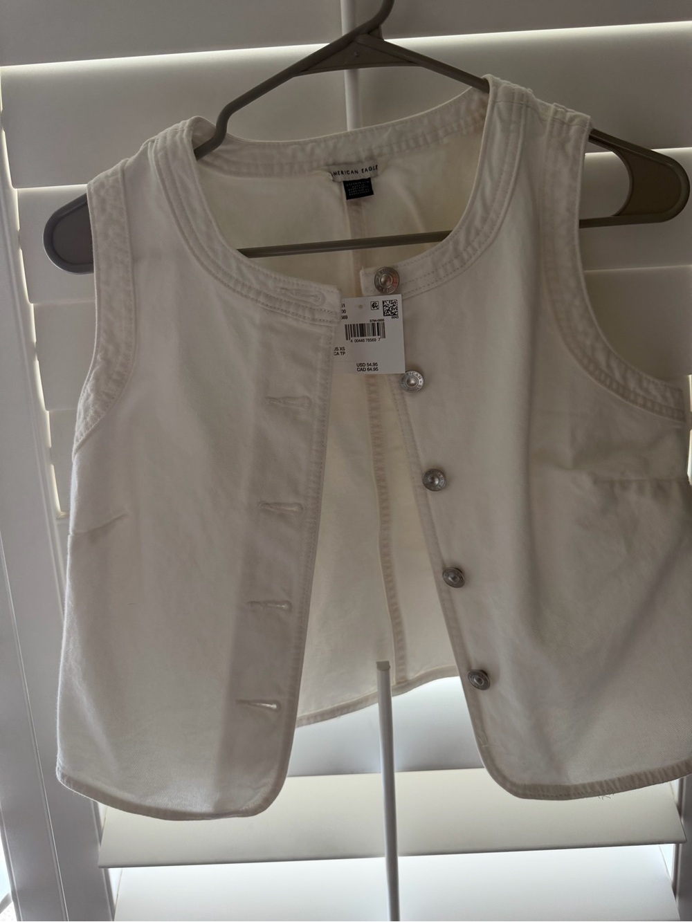 American Eagle Outfitters White Sleeveless Button Vest